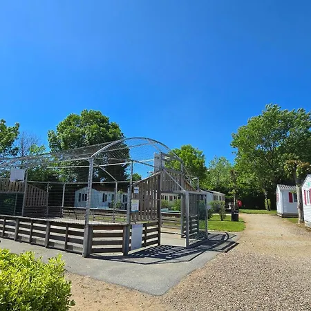 Camping Les Mancellieres 4*