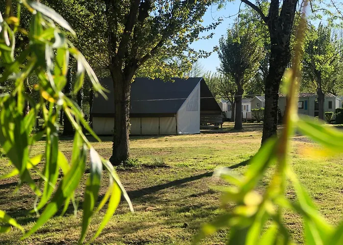 Les Mancellieres مكان تخييم 4*